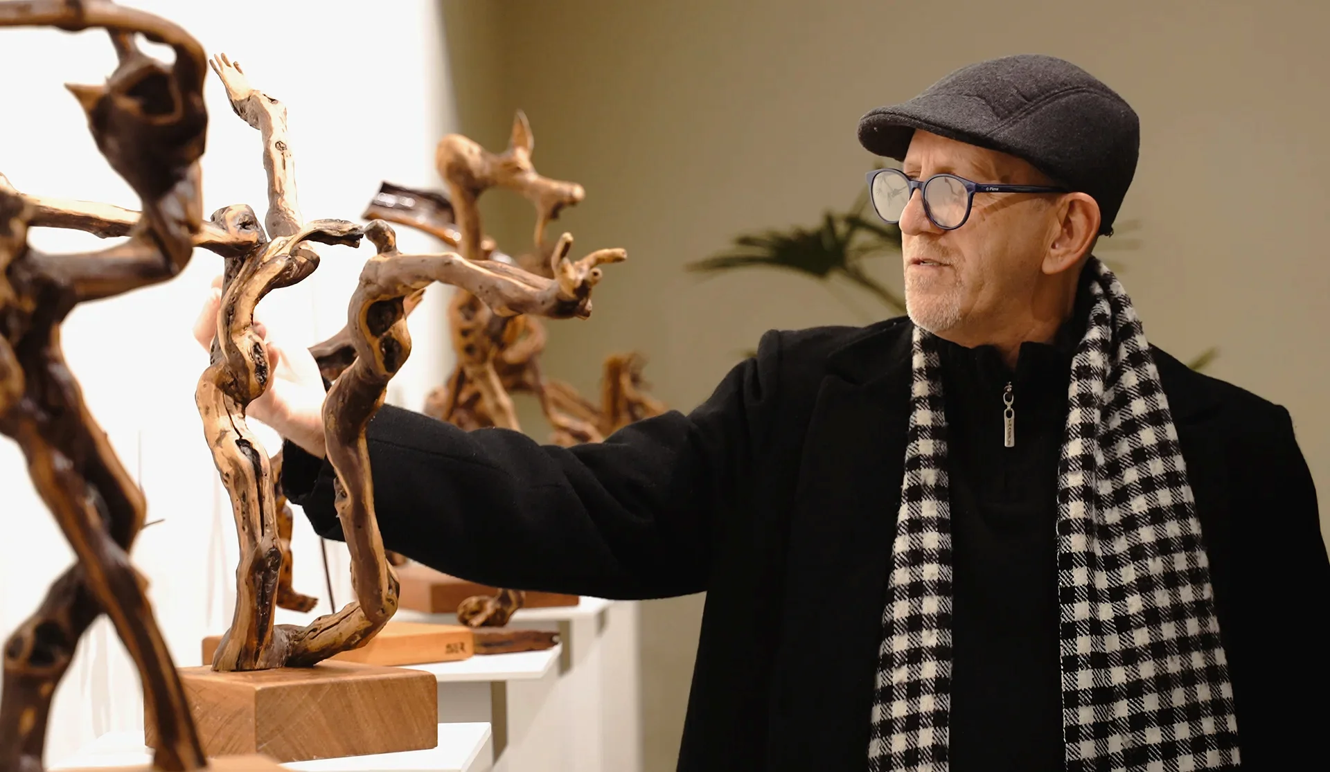 “Havia um murmúrio nos parreirais” leva a obra de Sérgio Dutra à Galeria Mon Faro